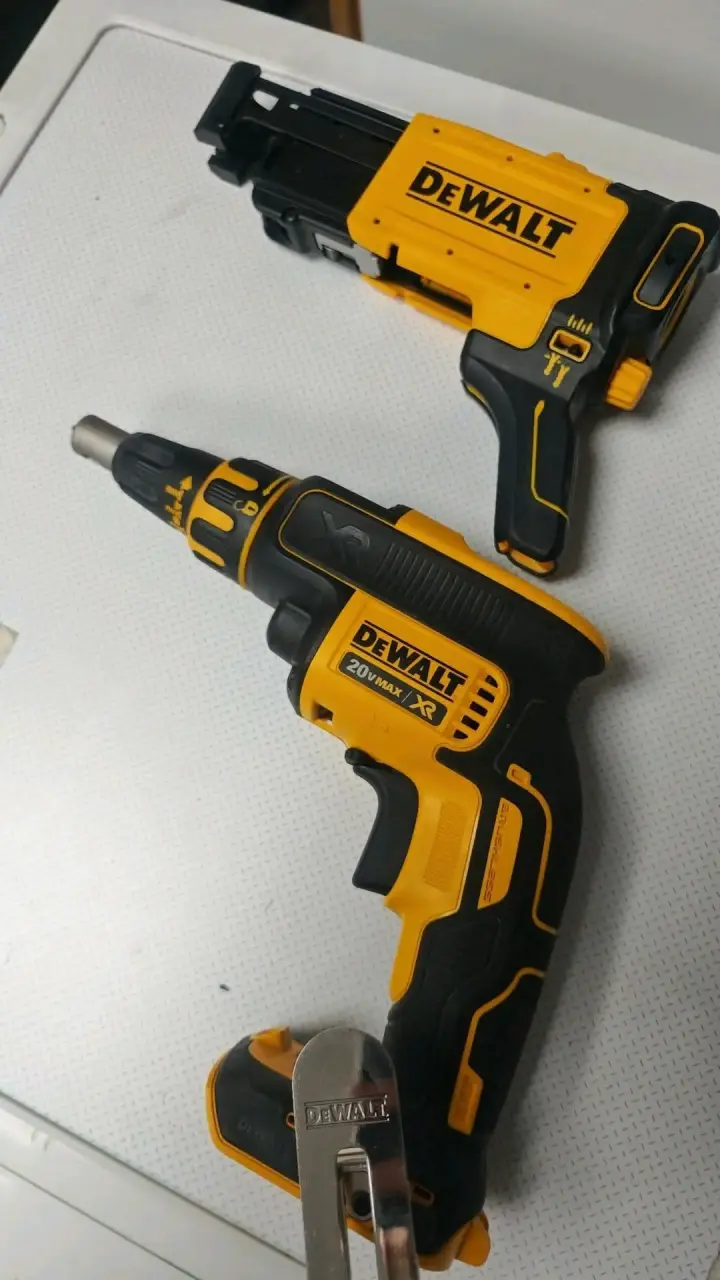 Atornillador automático DeWalt con caja - 2