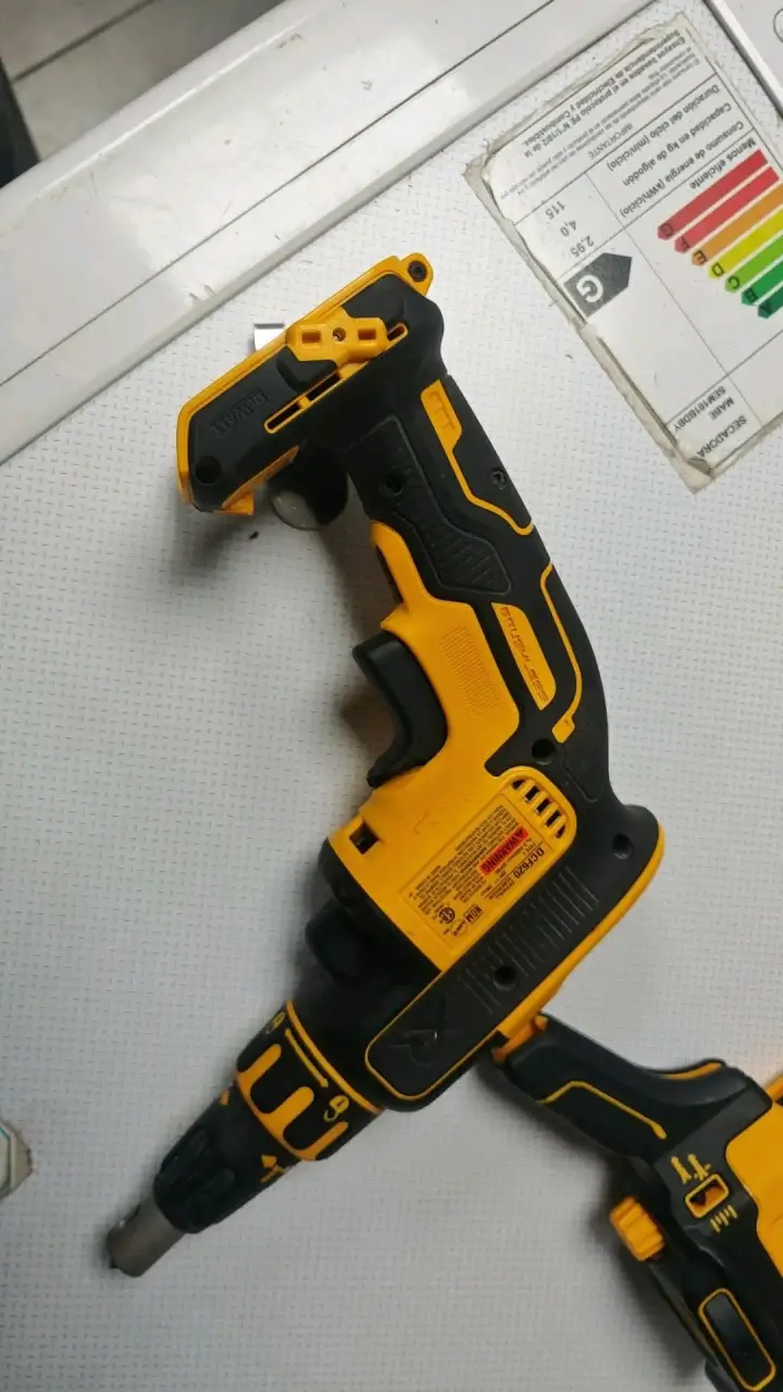 Atornillador automático DeWalt con caja - 4