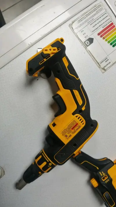 Atornillador automático DeWalt con caja - miniatura 4