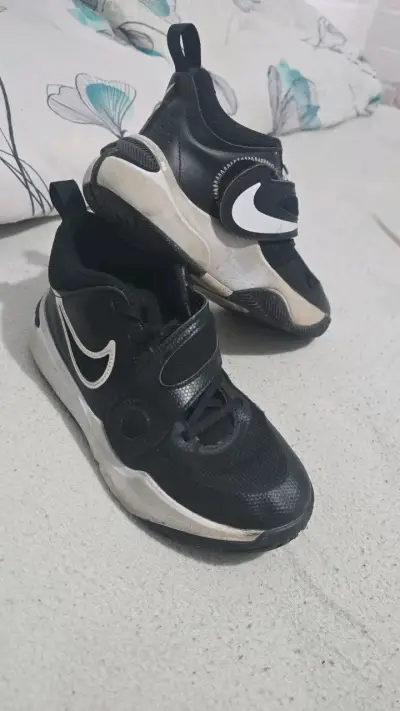 Zapatillas deportivas Nike negras para niños - miniatura 1