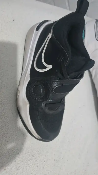 Zapatillas deportivas Nike negras para niños - miniatura 2