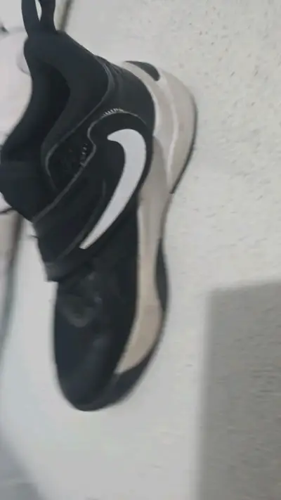 Zapatillas deportivas Nike negras para niños - miniatura 5