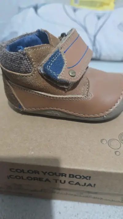 Zapatos de bebé marrones con velcro ficcus - miniatura 2