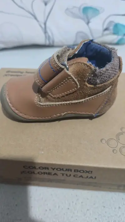 Zapatos de bebé marrones con velcro ficcus - miniatura 4