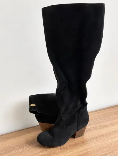 Botas negras de gamuza con tacón alto - miniatura 1