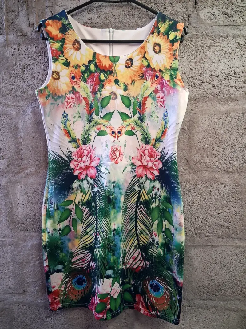 Vestido floral con estampado tropical