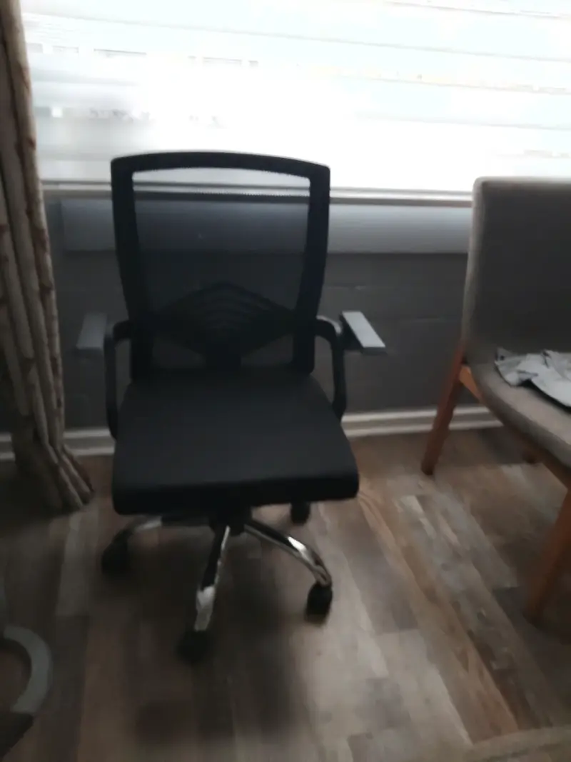 Silla de oficina ergonómica negra