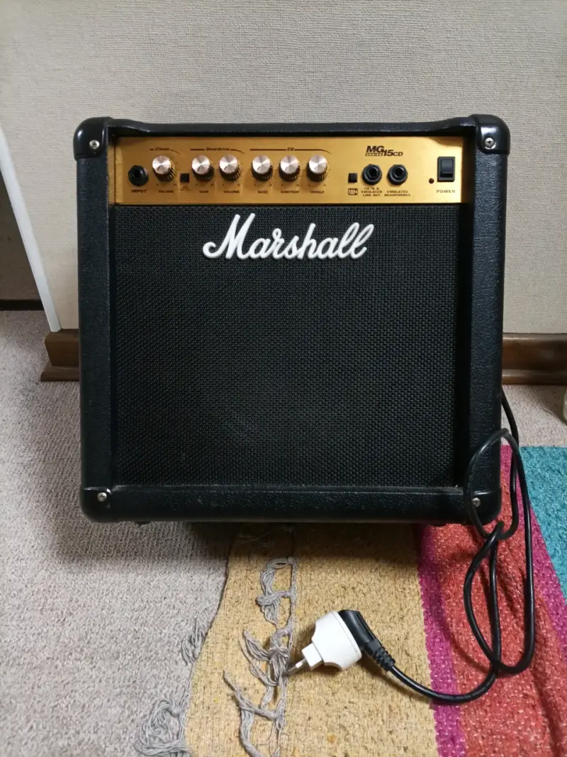 Amplificador Marshall MG15CD 15W usado - 2