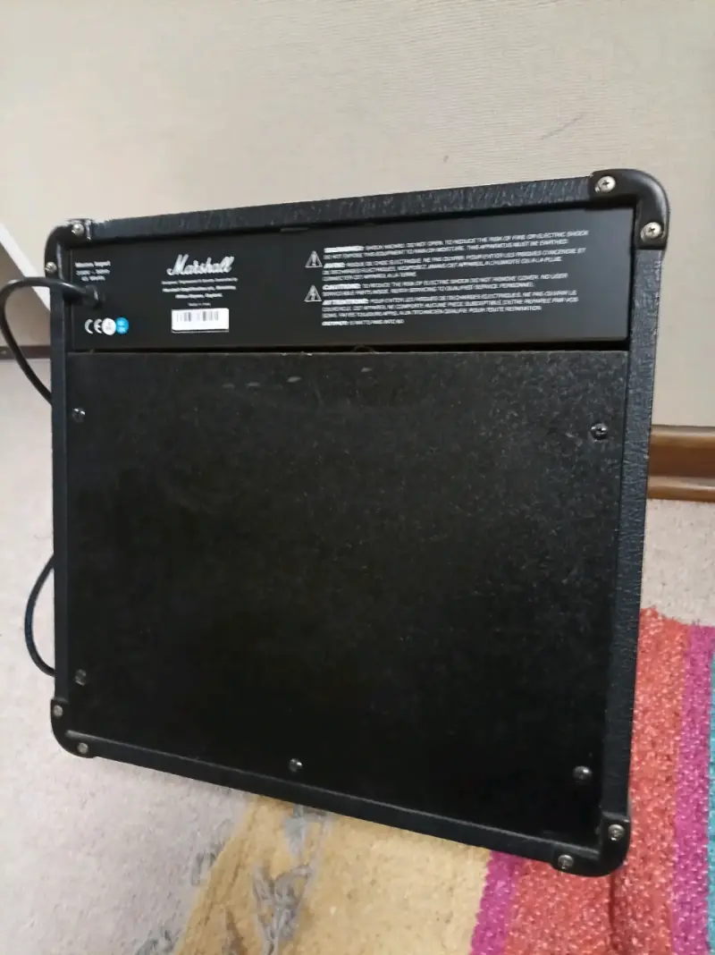 Amplificador Marshall MG15CD 15W usado - 3