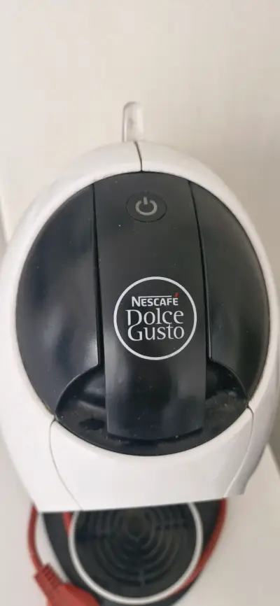 Cafetera Nescafé Dolce Gusto blanca - miniatura 1
