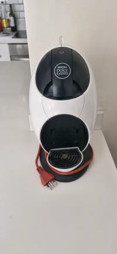 Cafetera Nescafé Dolce Gusto blanca - miniatura 3