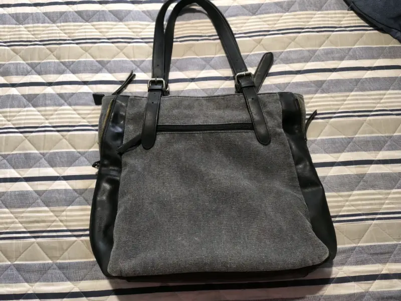 Bolso gris y negro con asas largas - 4