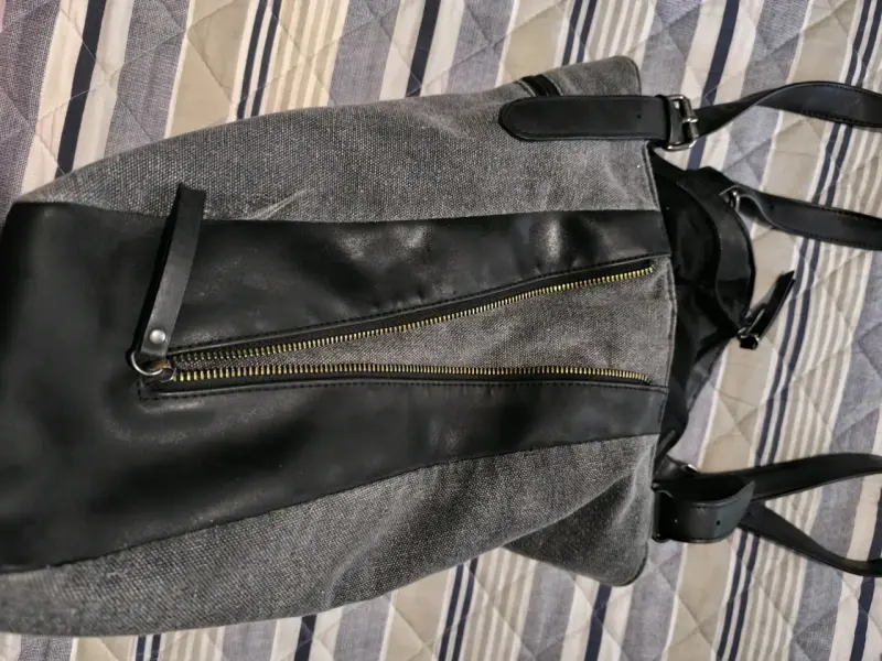 Bolso gris y negro con asas largas - 5