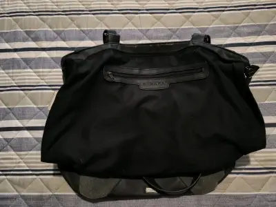 Bolso gris y negro con asas largas - miniatura 6