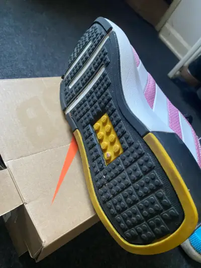 Zapatillas Adidas LEGO  deportivas rosas y negras - miniatura 2