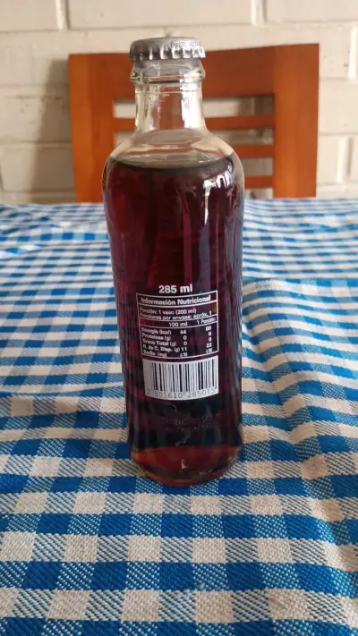 Botellas coleccionables de Coca-Cola y One Being - miniatura 2