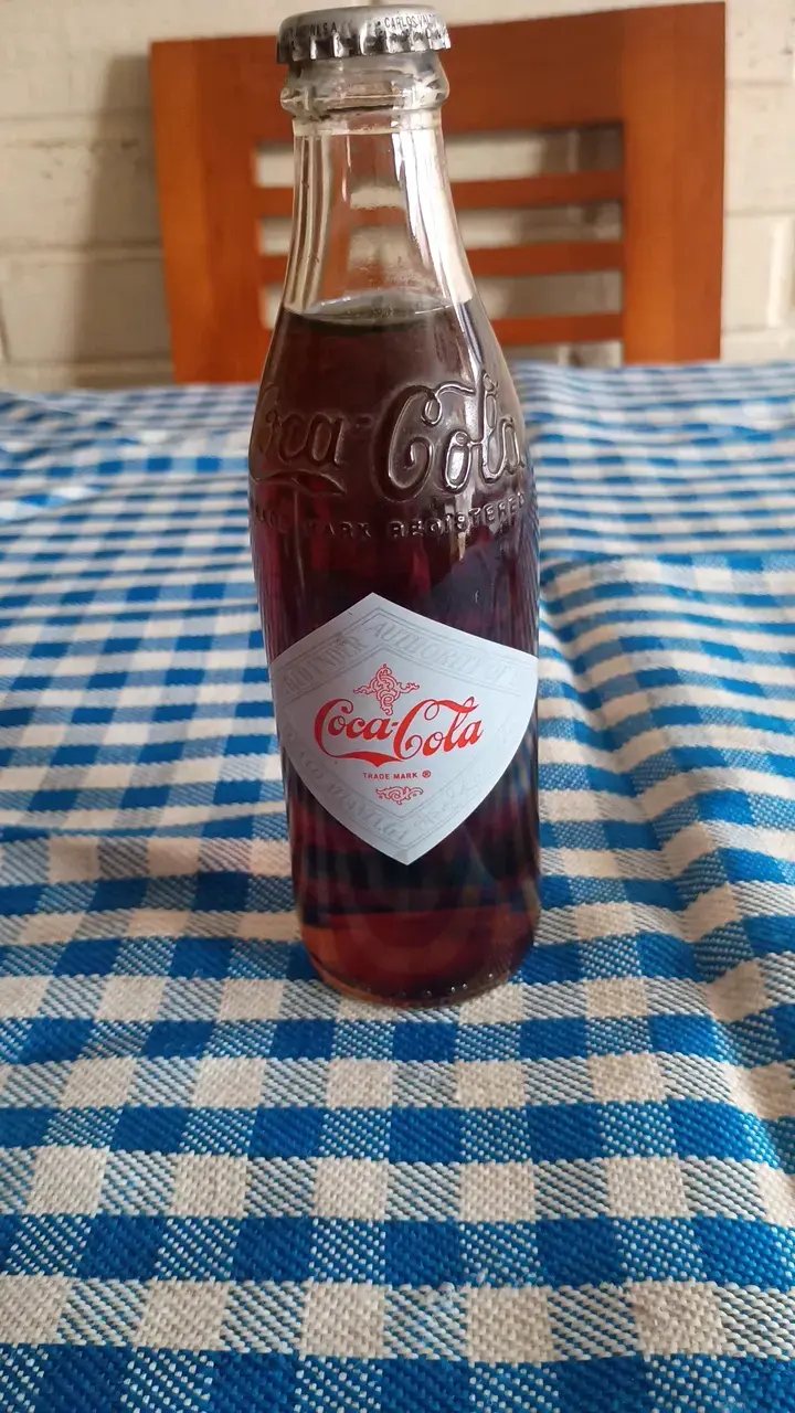 Botellas coleccionables de Coca-Cola y One Being - 4