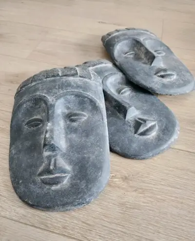 Máscaras decorativas de piedra tallada - miniatura 1