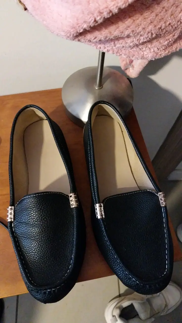 Mocasines negros de cuero para mujer