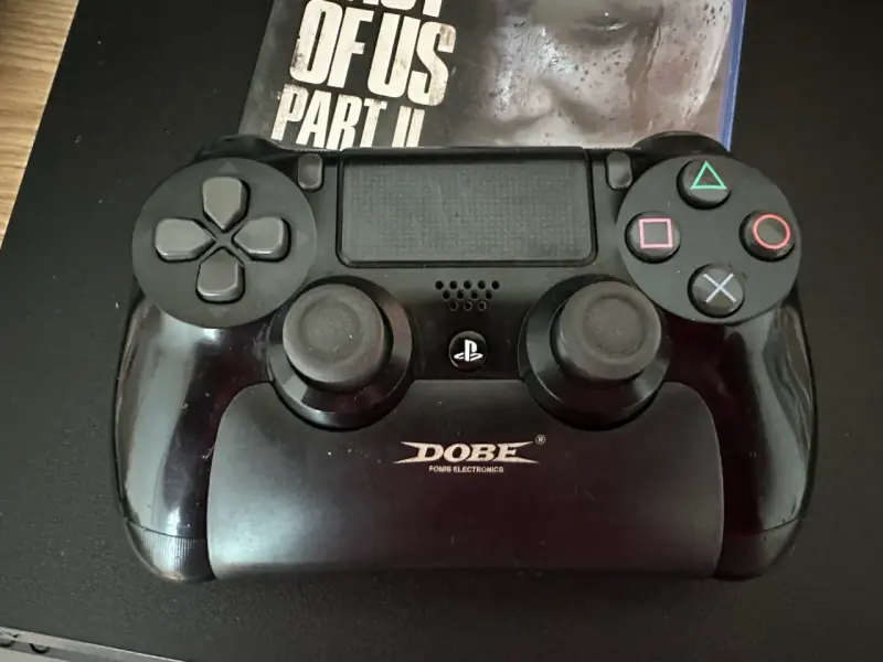Consola PS4 con juego The Last of Us Part II - 2