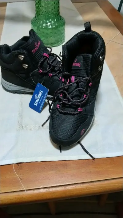 Botas de trekking Spalding negras para mujer - miniatura 1