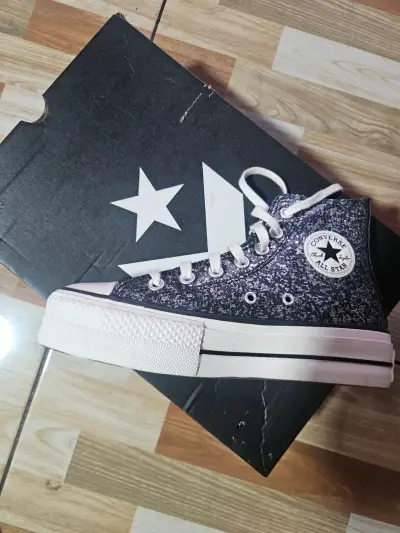 Zapatillas Converse Chuck Taylor brillantes - miniatura 1