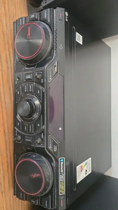 Sistema de sonido LG con parlantes - miniatura 2