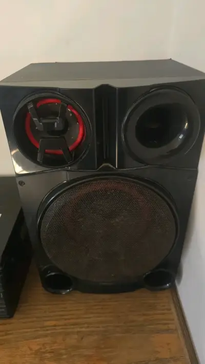 Sistema de sonido LG con parlantes - miniatura 3