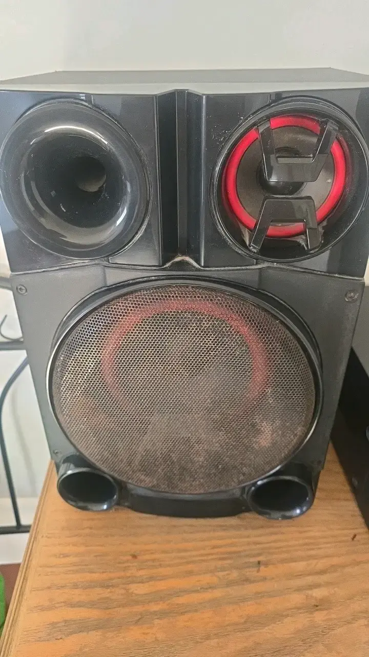 Sistema de sonido LG con parlantes - 4