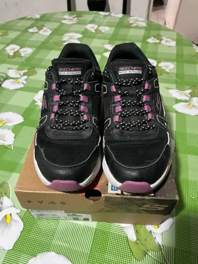 Zapatillas Skechers impermeables negras - miniatura 1