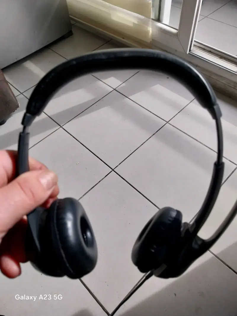 Auriculares negros con diadema ajustab - 1