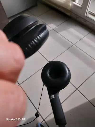 Auriculares negros con diadema ajustab - miniatura 2