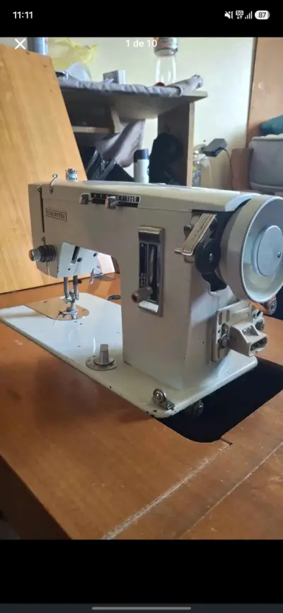 Máquina de coser Remington vintage - miniatura 1