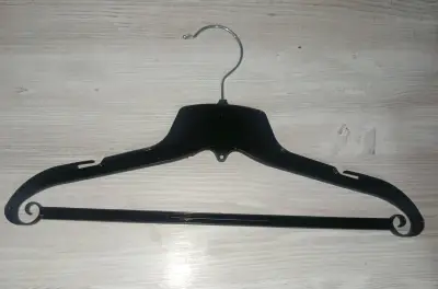 Percha de plástico con pinzas ajustables - miniatura 5