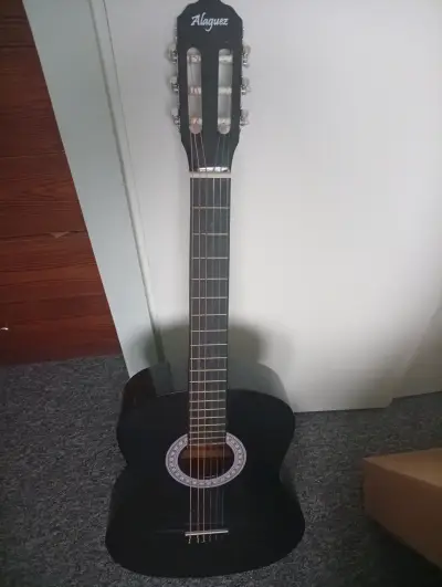 Guitarra acústica negra Alaguez - miniatura 1