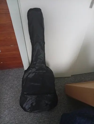 Guitarra acústica negra Alaguez - miniatura 2