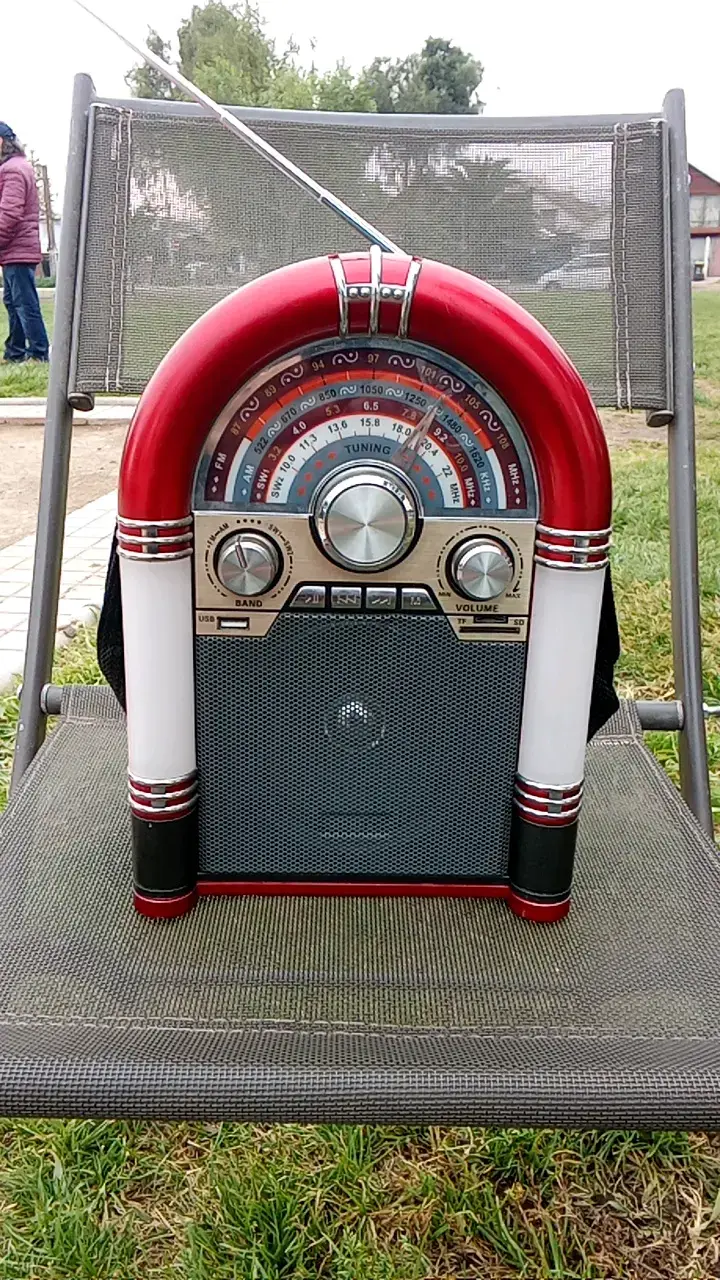 Radio retro estilo jukebox con USB