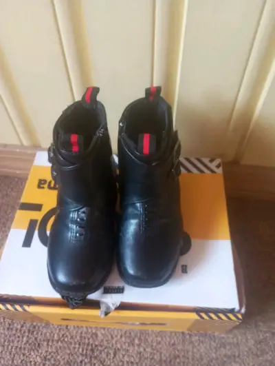 Botines de cuero negro para hombre - miniatura 1