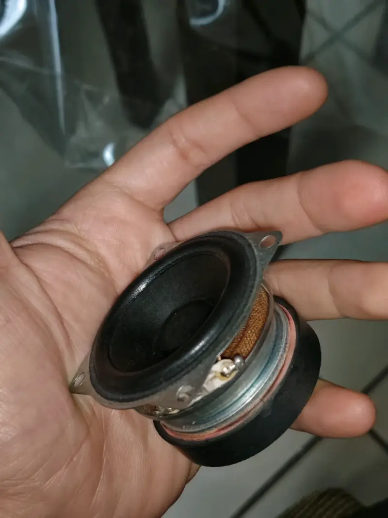 Pequeños altavoces el par perfecto funcionamiento. - 2