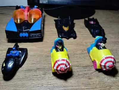 Set de autos de juguete Batman y más - miniatura 2