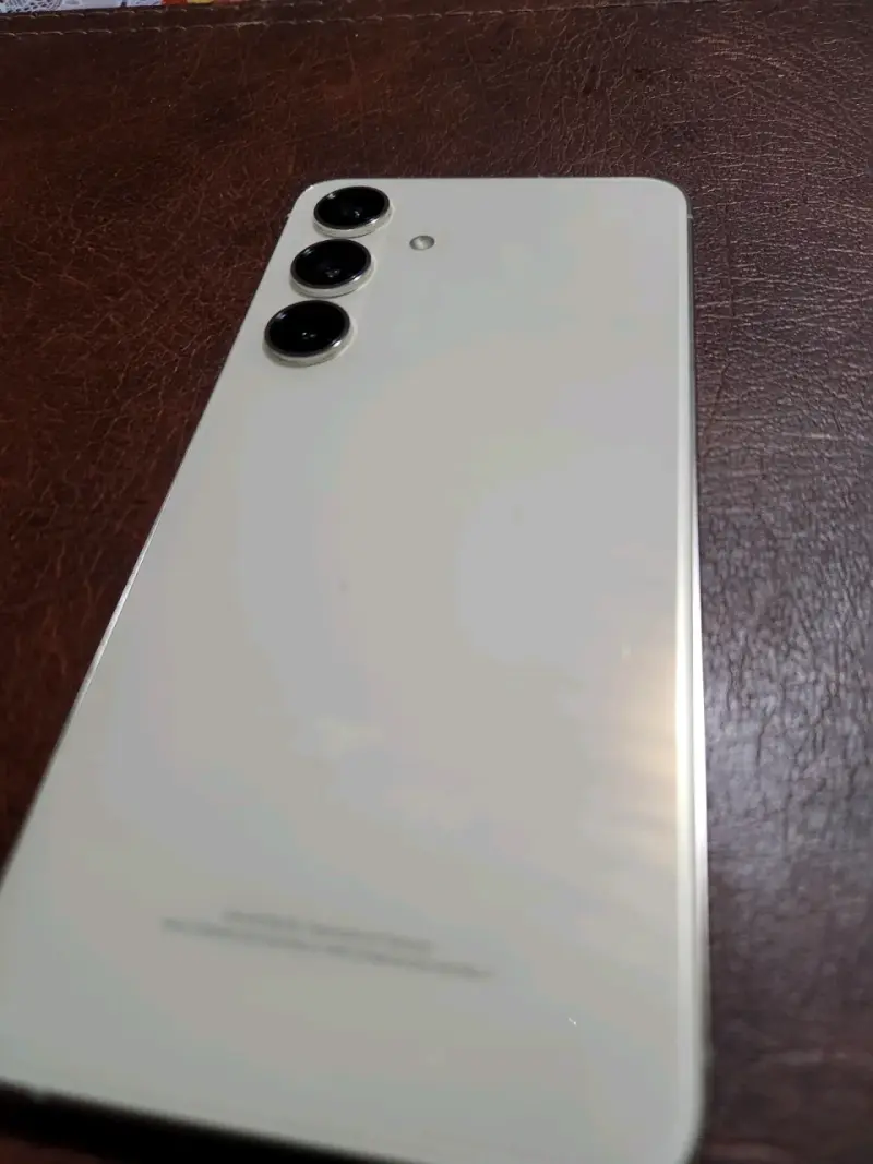 Samsung Galaxy S24 128GB como nuevo - 2