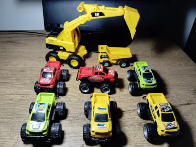 Set de camiones y autos de juguete CAT - miniatura 1