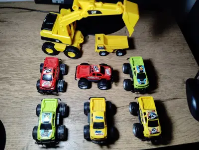 Set de camiones y autos de juguete CAT - miniatura 2