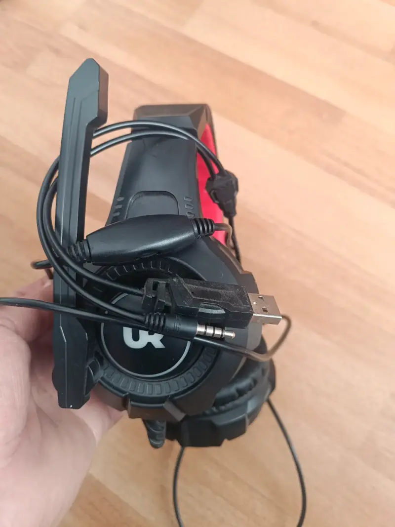 Auriculares con cable negros en buen estado - 3