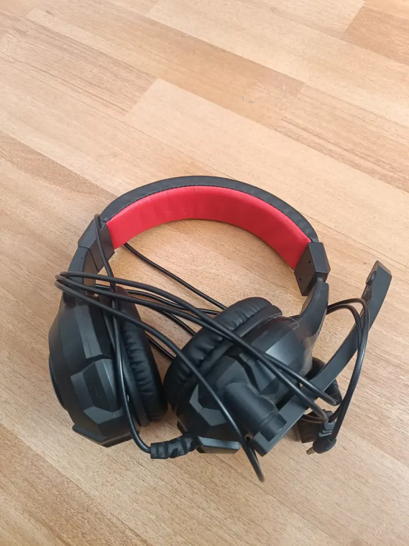 Auriculares con cable negros en buen estado - 4