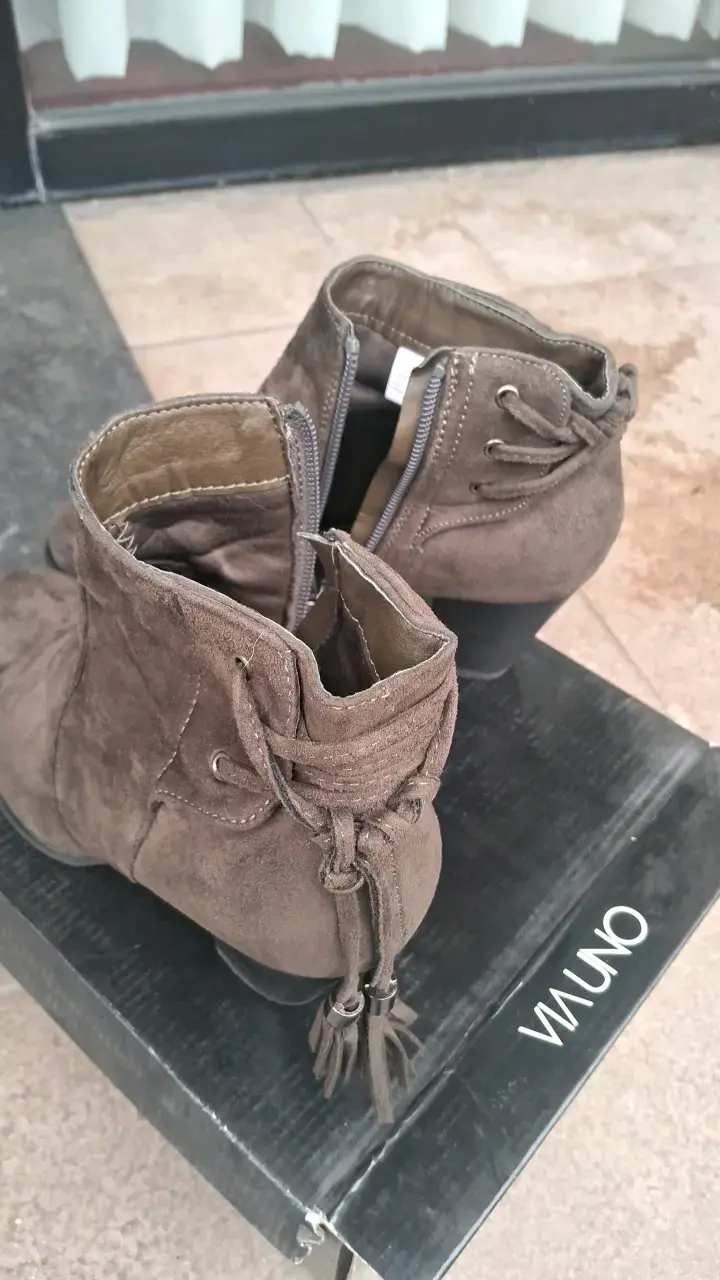 Botines de gamuza marrón con cierre lateral - 2