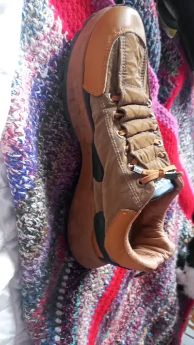 Zapatillas de cuero marrón para hombre - miniatura 1