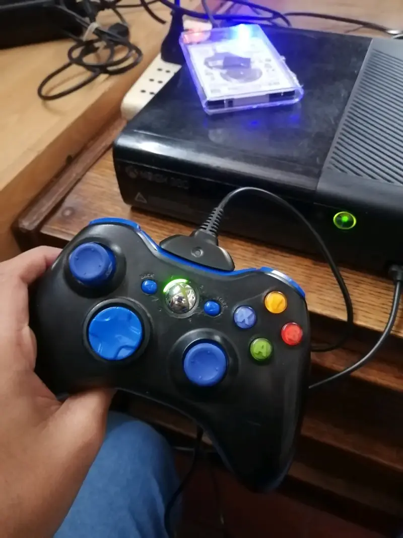 Xbox 360 Slim E 1TB Aurora | 120 Juegos | Kinect | - 3