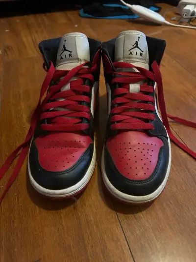Zapatillas Air Jordan clásicas rojo y negro - miniatura 2