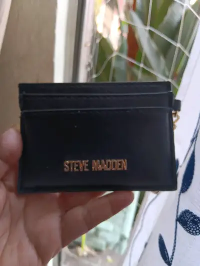 Tarjetero negro Steve Madden con llavero - miniatura 2